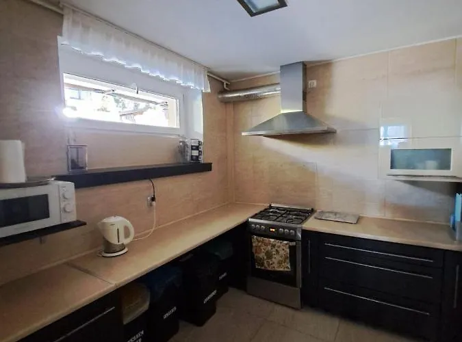 לינה וארוחת בוקר Celina