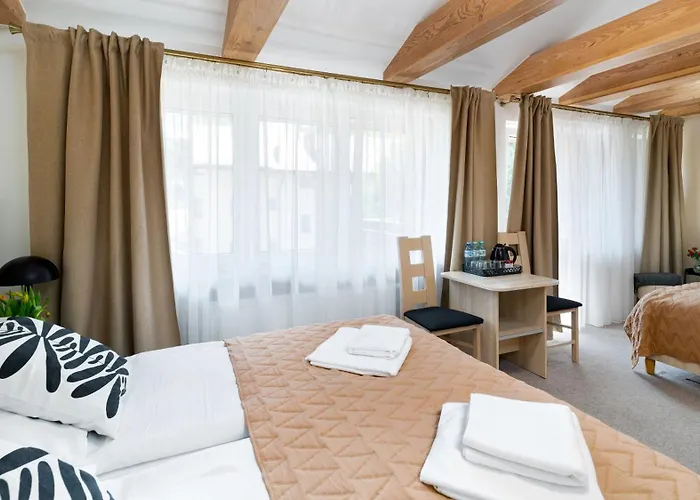 לינה וארוחת בוקר Celina